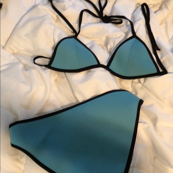 Blue bikini - Picture 2 of 2